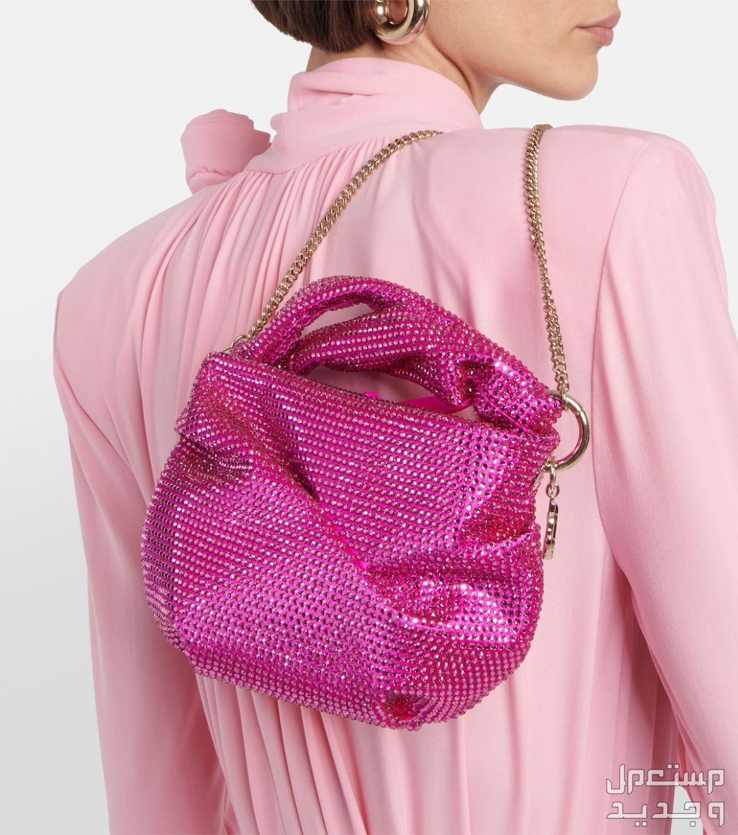 أفضل حقيبة لامعة من أشهر الماركات العالمية حقيبة لامعة من jimmy choo bonny crystal embellished tote bag
