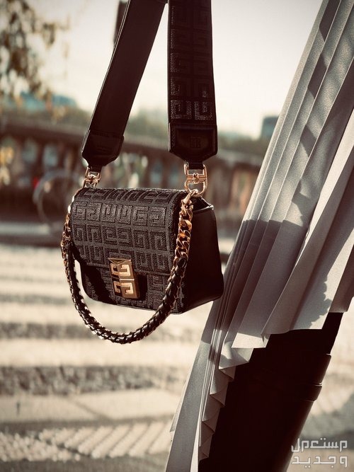 أحدث شنط جيفنشي لعام 2023 شنطة جيفنشي Small 4G bag in 4G embroidery with chain باللون الأسود