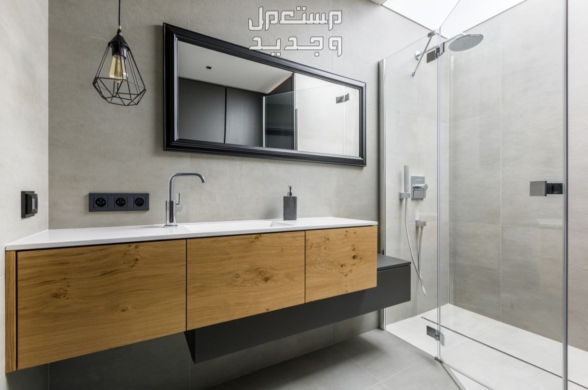 أنواع أبواب الحمامات وكيفية اختيار الأفضل منها باب الحمام الزجاج