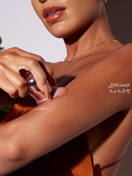 أفضل مكياج للجسم لإخفاء عيوب البشرة طريقة تطبيق مكياج للجسم من Fenty Beauty Body Sauce Body Luminizing Tint