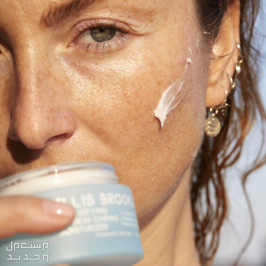 أفضل كريم مرطب للرجال أصحاب البشرة الحساسة كريم مرطب من Ellis Brooklyn Satisfying Skin Caring Moisturizer