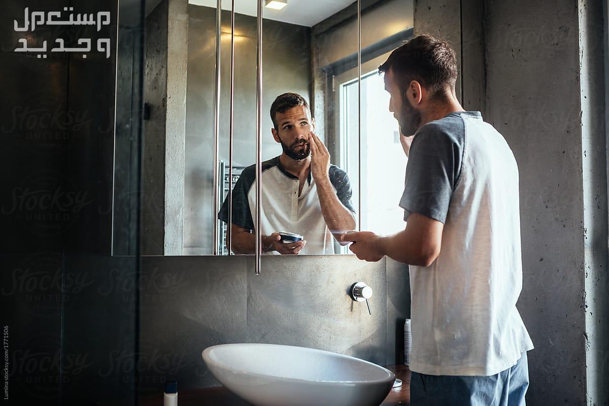 أفضل كريم مرطب للرجال أصحاب البشرة الحساسة تدليك الكريم على البشرة