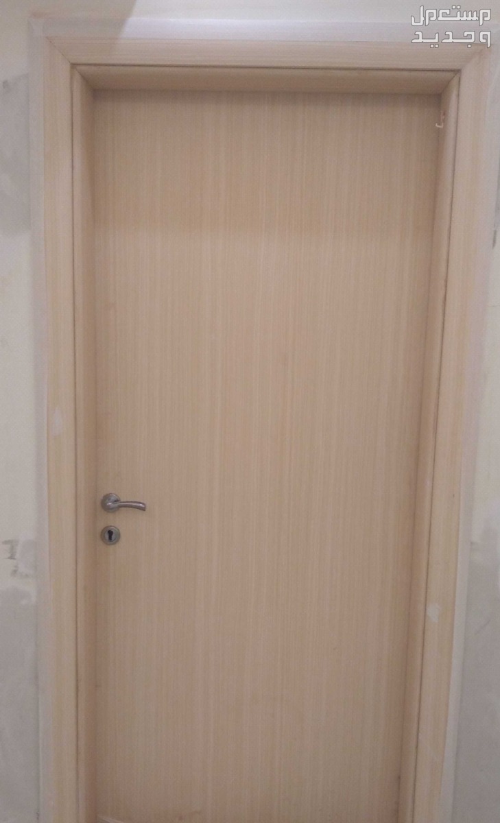 نجار تركيب أبواب وغرف النوم وديكورات وكوالين ومسكات أبواب في جده  في جدة بسعر 80 ريال سعودي