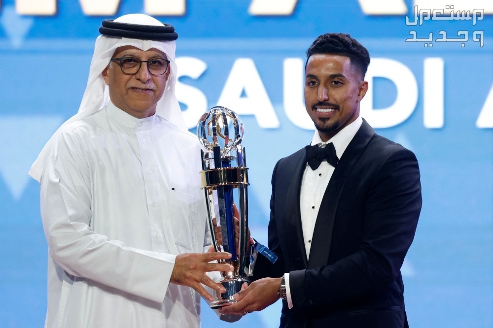 سالم الدوسري افضل لاعب اسيوي لعام 2022 سالم الدوسري يتسلم جائزة افضل لاعب في اسيا