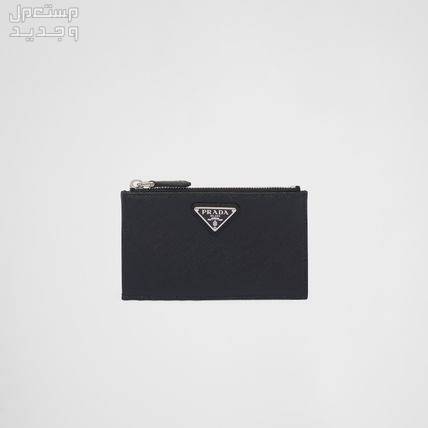 أفضل محفظة رجالي فخمة لعام 2025 محفظة رجالي من Prada Triangle zipped wallet