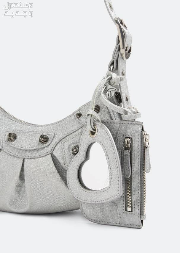أفضل شنطة فضي نسائية لعام 2023 تفاصيل شنطة فضي من Balenciaga le cagole xs shoulder bag in sparkle fabric