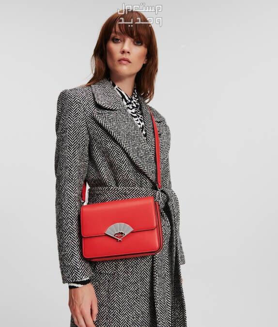 أحدث شنط كارل لعام 2023 شنطة K/SIGNATURE FAN MEDIUM CROSSBODY BAG