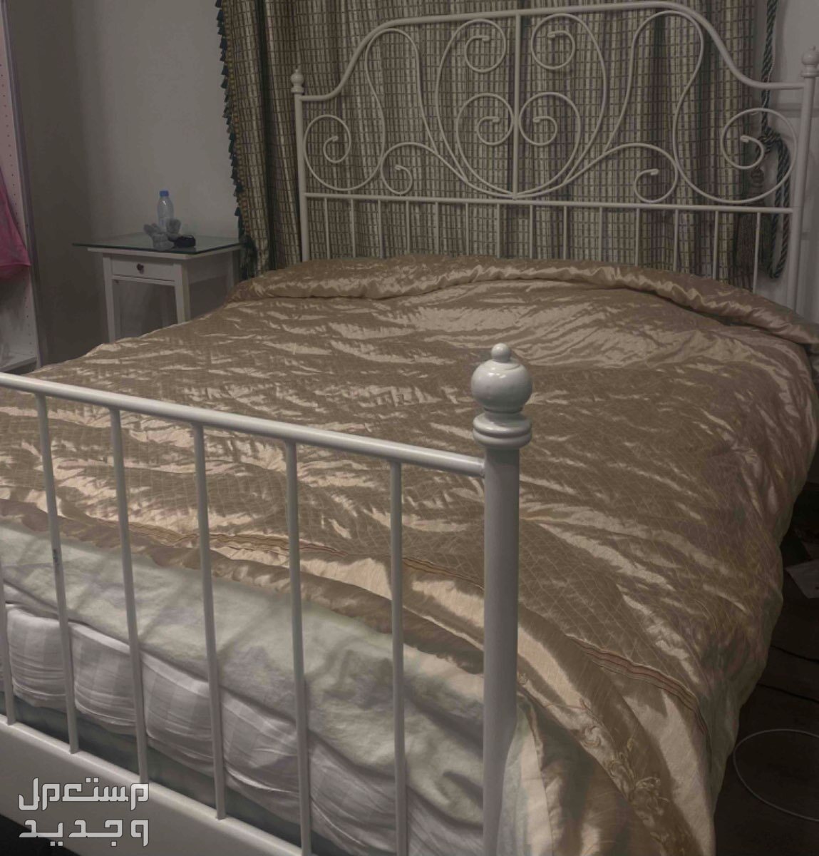 سرير ايكيا و كمدينه عدد (2) في ابها بسعر 850 ريال سعودي سرير نظيف