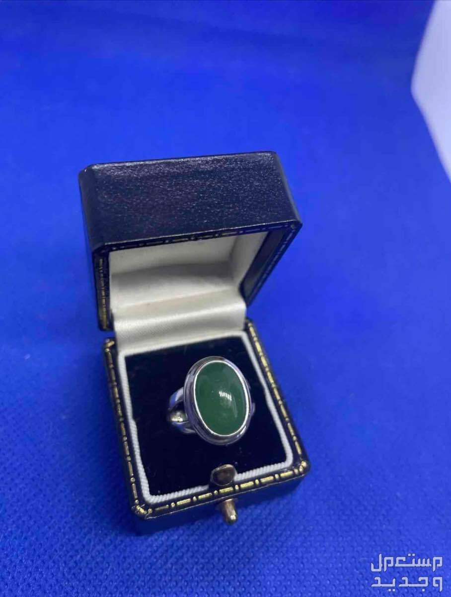 خاتم من الفضة الاسترليني  حجر أخضر كبير  في الرياض بسعر 170 ريال سعودي