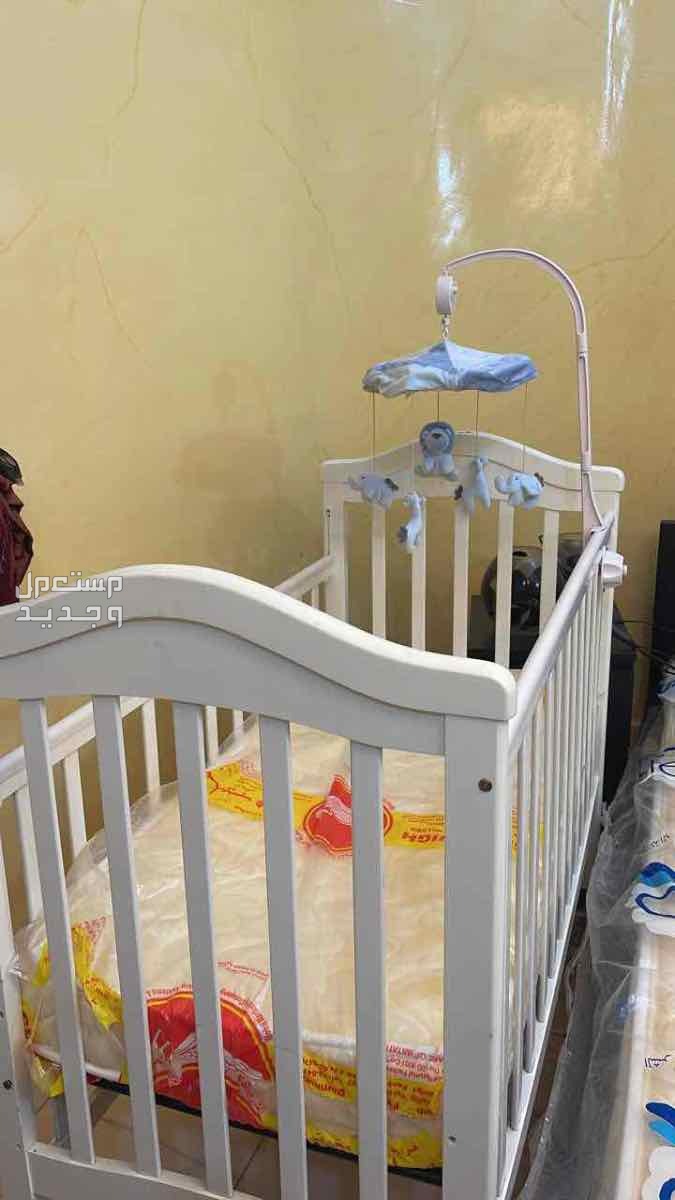 سرير اطفال مع مرتبه من سليب هاي ولعبه معلقه في جدة بسعر 300 ريال سعودي