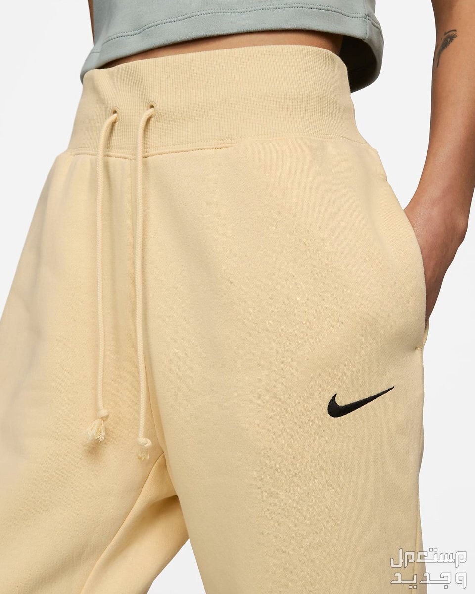 عروض علامة نايك للجمعة البيضاء لعام 2023 في الجزائر بنطلون Nike sports wear phoenix fleece joggers باللون الأصفر