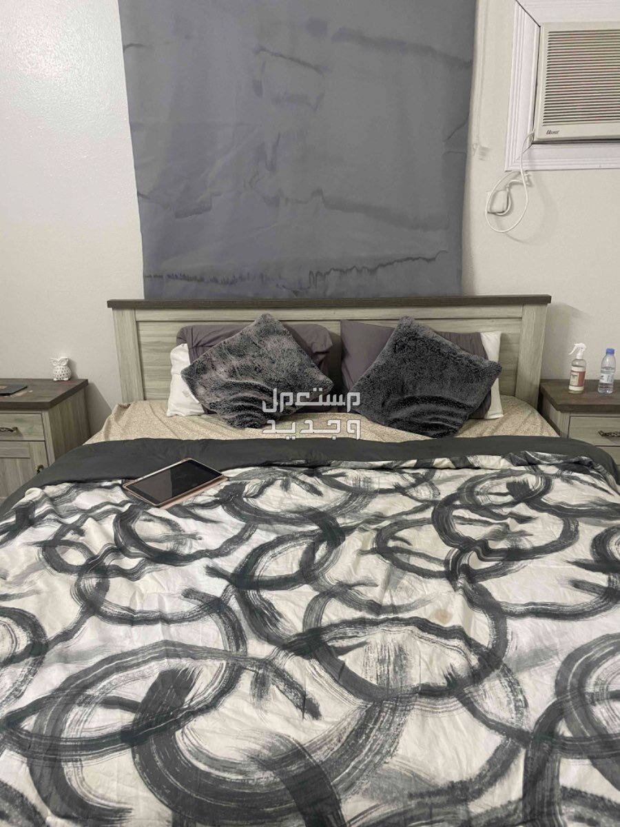 سرير من هوم بوكس للبيع