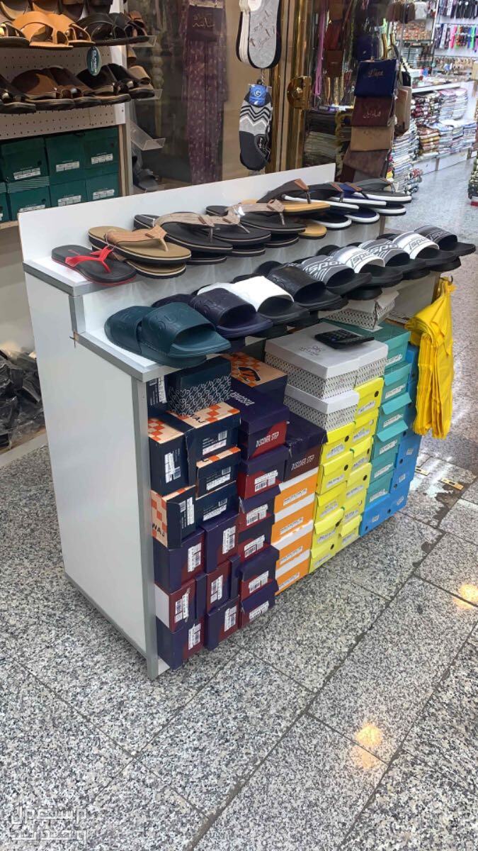 ديكور محل احذية للبيع