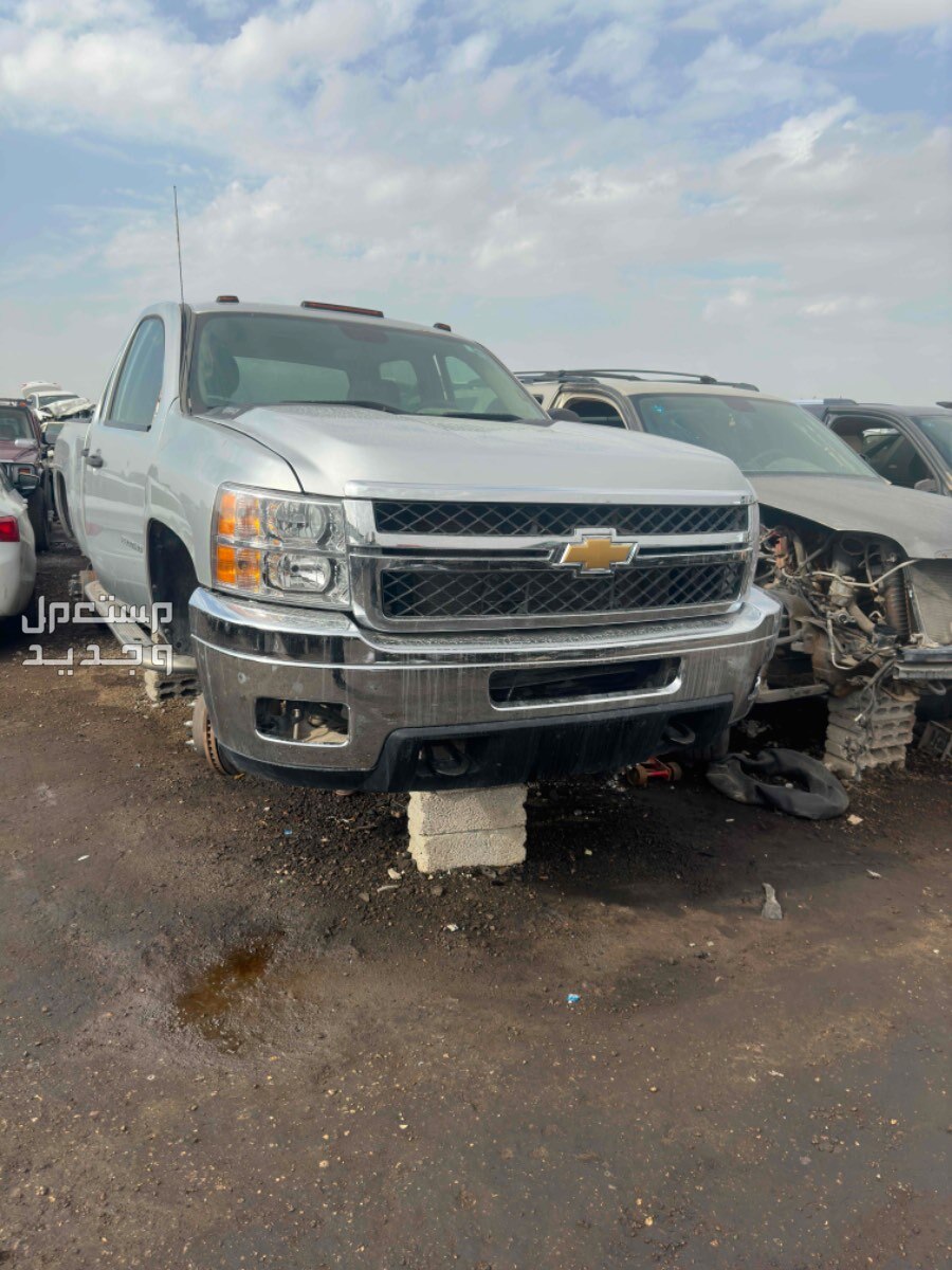 في الرياض مندوب قطع غيار تشليح الحاير