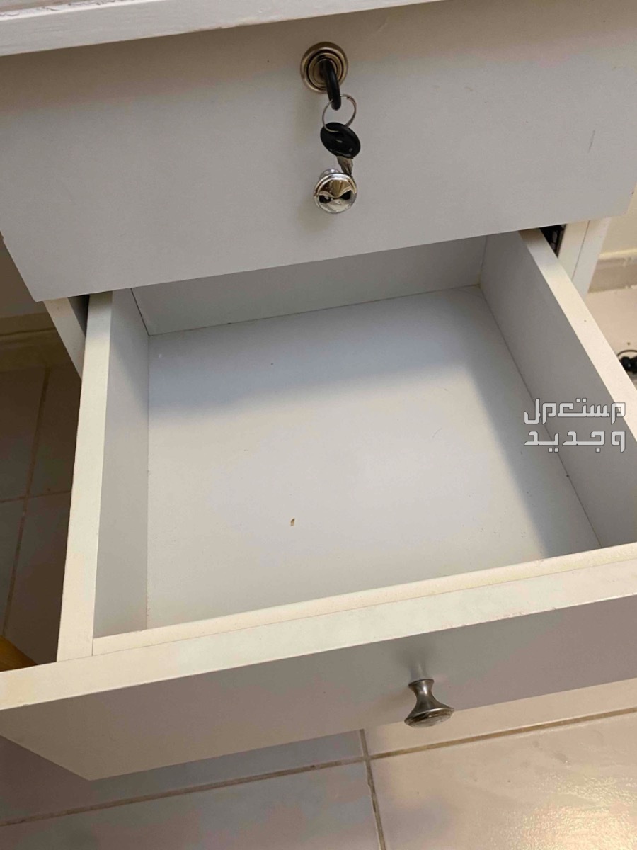 مكتب مع كرسي في الرياض بسعر 170 ريال سعودي