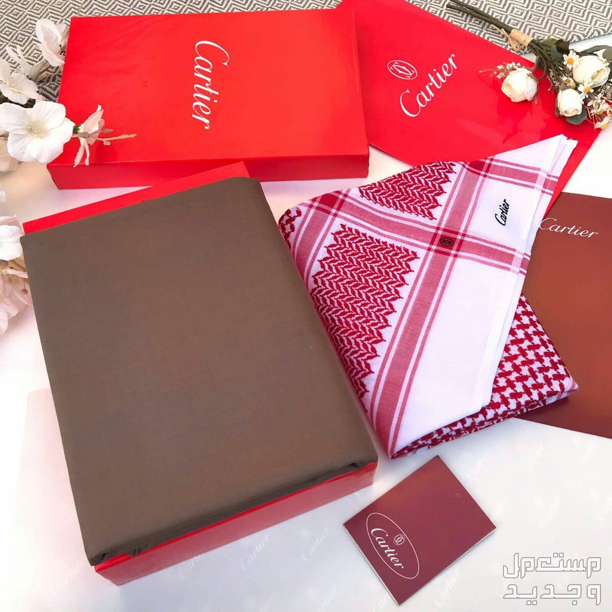 😍🎁🛍️  جديدنا😍🎁🛍️  طقم رجالي 👱🏼‍♂️ 🤏🏻قماش كارتير شتوي  الخامه جدًا ممتازه  المقياس 3.5 في عرضين  🤏🏻شماغ احمر كارتير  المقاسات 55/58/60  مصمم على شكل هديه🎁🛍️ شامل البكس نفس الصور