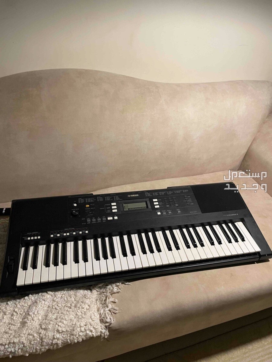 بيانو شبه جديد استخدام بسيط جدا ونظيف جدا لبيع 600 ريال