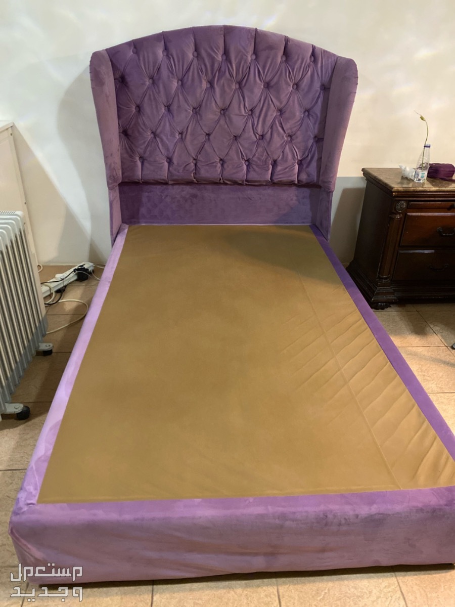 سرير بدون مرتبة مخمل اللون بنفسجي