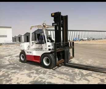 رافعات شوكية ومعدات ثقيلة للايجار  في الرياض