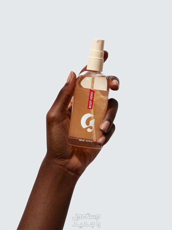 أفضل زيت مرطب للجسم لعام 2023 زيت مرطب للجسم من Glossier Body Hero Dry-Touch Oil Mist