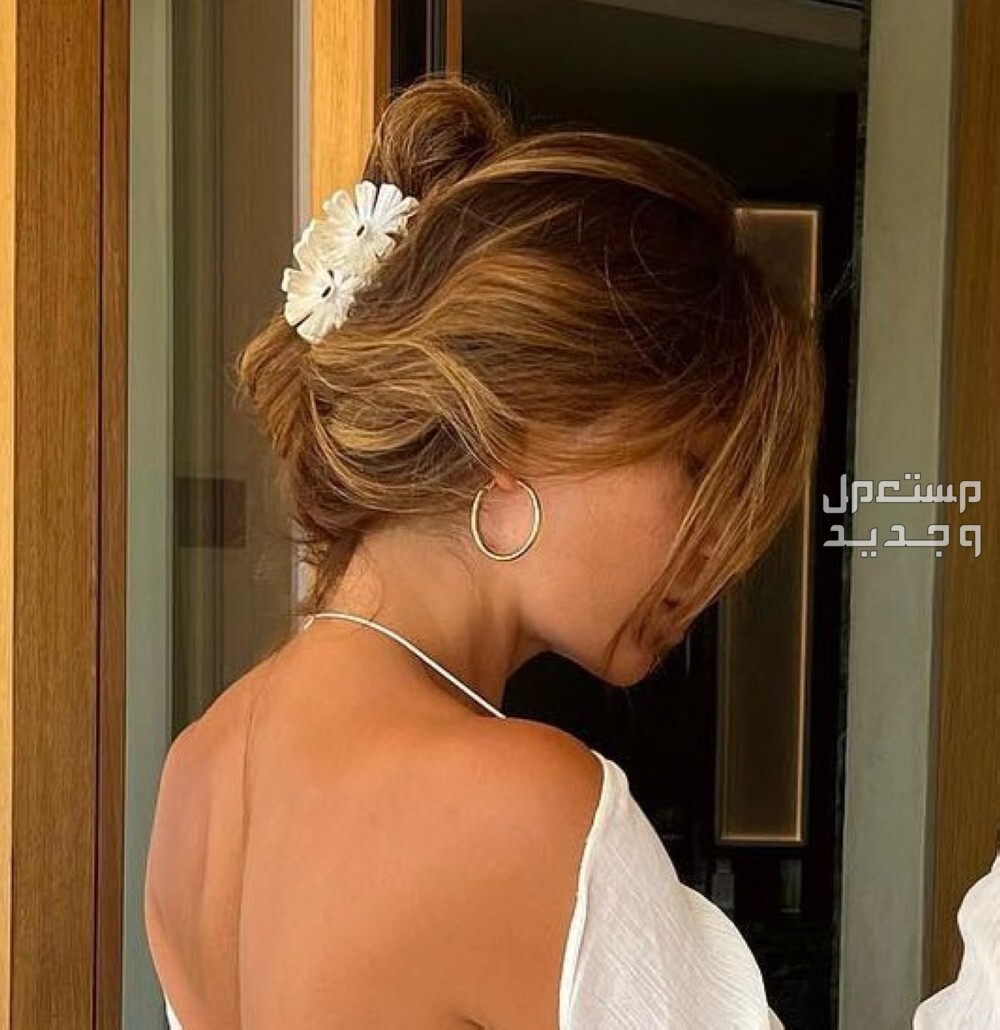 تسريحات شعر مناسبة لفصل الشتاء تشريحة شعر مع المشبك