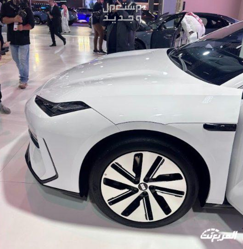 جيلي E8 اي 8 2024 الكهربائية الجديدة صور اسعار مواصفات وفئات في الإمارات العربية المتحدة عجلات جيلي E8 اي 8 2024 الكهربائية الجديدة