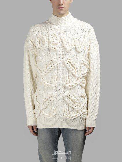 أفضل بلوفر رجالي شتوي لعام 2023 بلوفر شتوي رجالي من loewe cable knit wool sweater باللون الأبيض