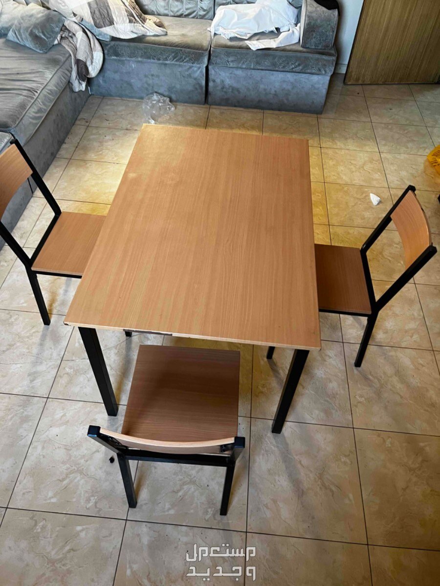 طاولة مطبخة جميلة وخفيفة وجديدة