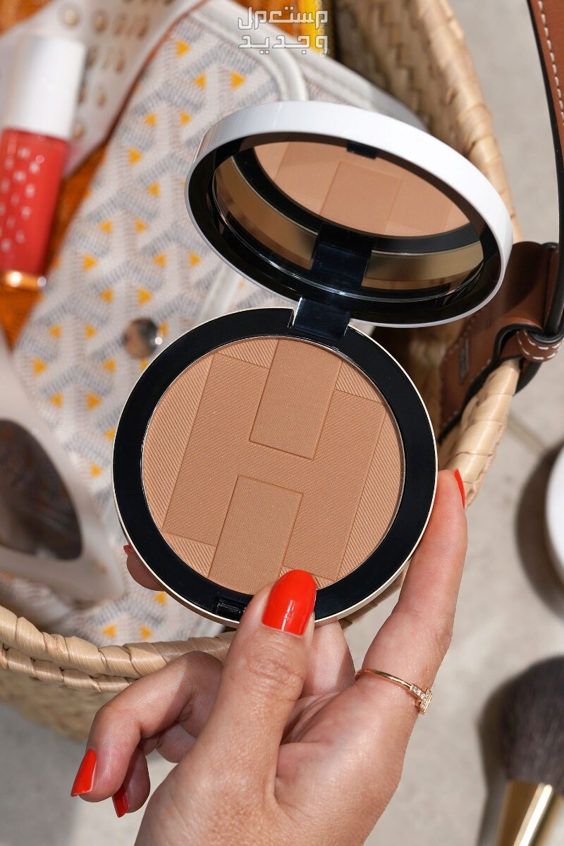 أجدد مستحضرات التجميل من البرونزر والهايلايتر لشتاء 2023-2024 برونزر من HERMÈS Plein Air, H Trio Healthy Glow Mineral Powder in Sahara