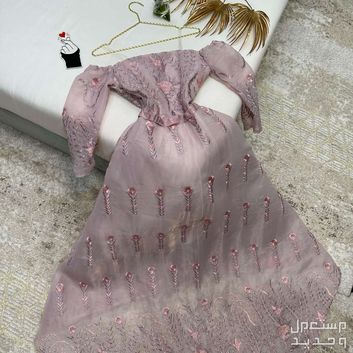فستان شانطون مع تطريز ملكي