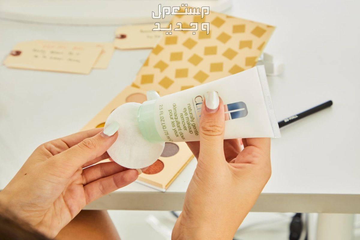 أفضل أنواع مزيل مكياج العيون من أشهر الماركات في الإمارات العربية المتحدة طريقة استخدام مزيل مكياج العيون من Clinique Naturally Gentle Eye Make Up Remover