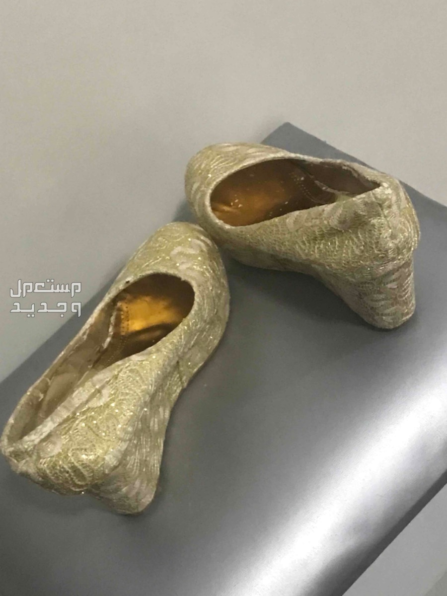 حذاء كعب مقاس 36
