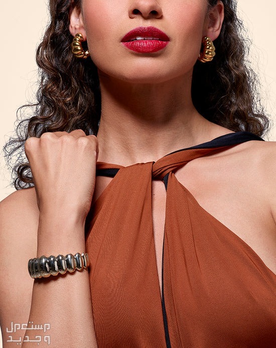 أفضل اسوارة نسائية ماركة لعام 2024 اسوارة نسائية ماركة من Christina Caruso tufted cuff باللون الفضي