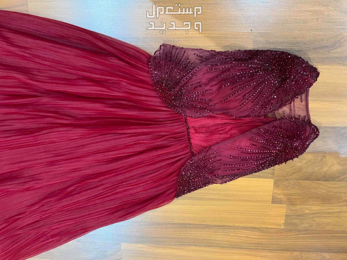 فستان احمر فخم