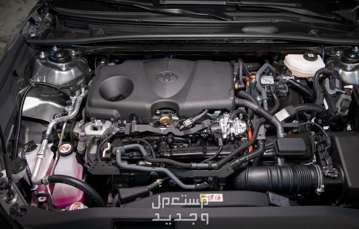 اسعار تويوتا كامري 2025 وسعرها ومواصفاتها والعيوب والمزايا في الأردن محرك هجين يُعزّز أداء تويوتا كامري 2025