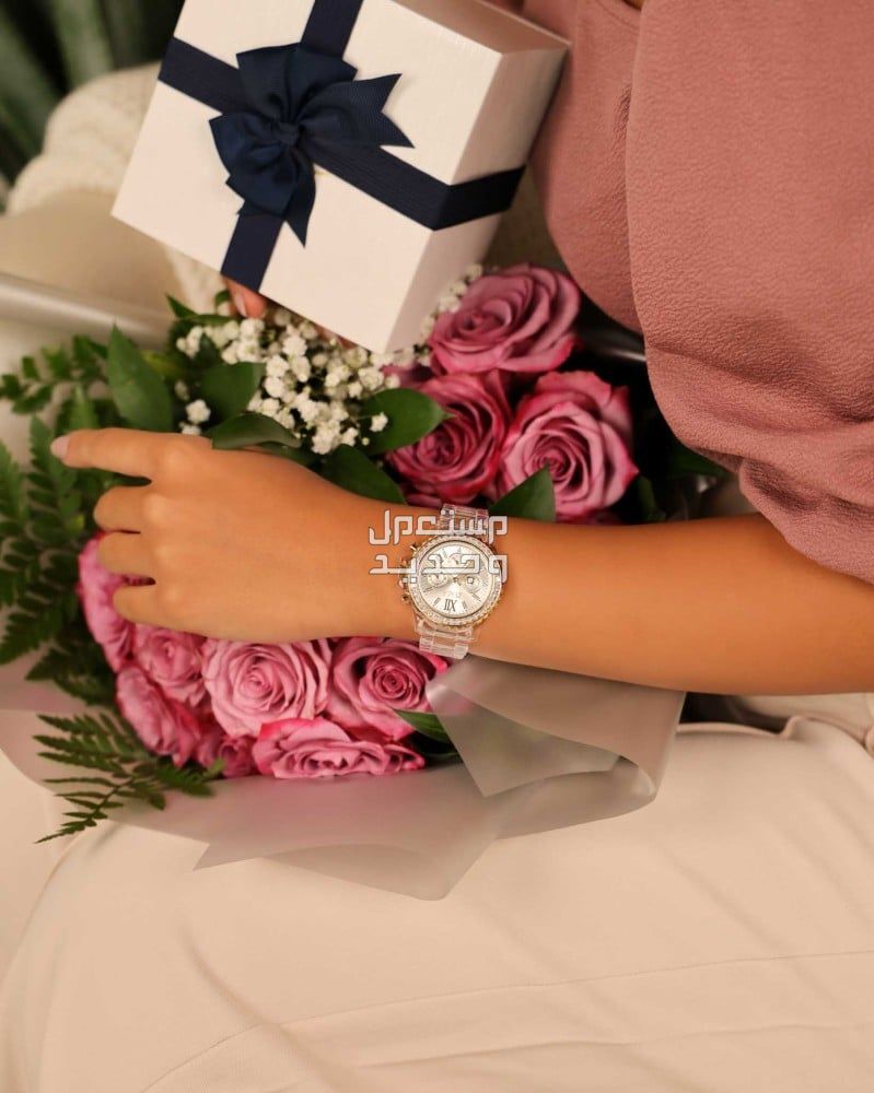 مواصفات وأسعار ساعات زايروس نسائية شكل ساعة نسائية متفردة بسير شفاف في اليد