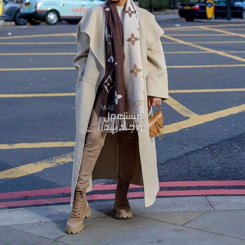 أفضل ترنش كوت بيج نسائي لشتاء 2024 ترنش كوت بيج من Toteme signature wool blend coat باللون الأبيض