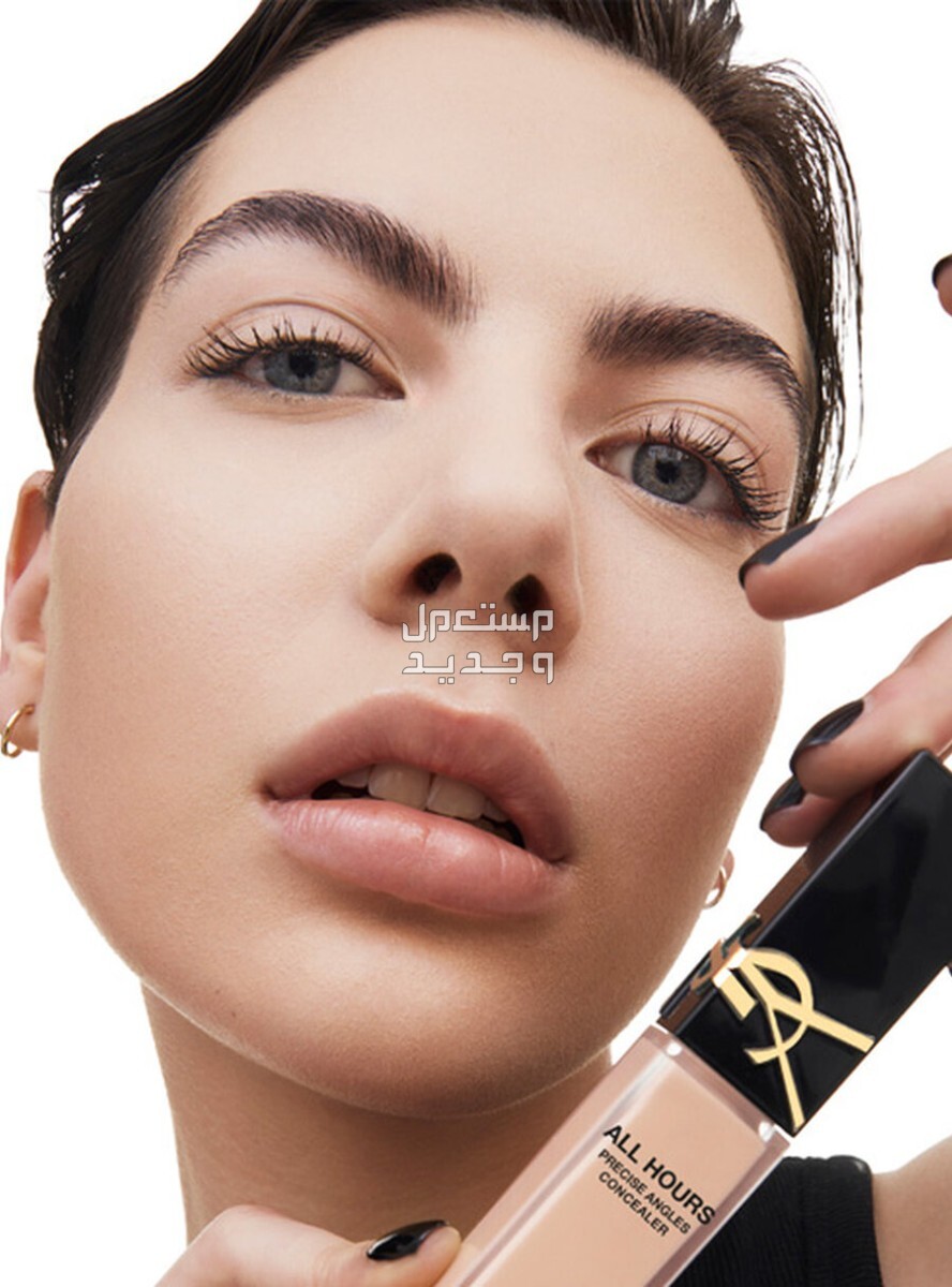 أجدد إصدارات كونسيلر لإخفاء الهالات والبقع لعام 2024 شكل كونسيلر من YSL Beauty All Hours Concealer in Light S بعد التطبيق