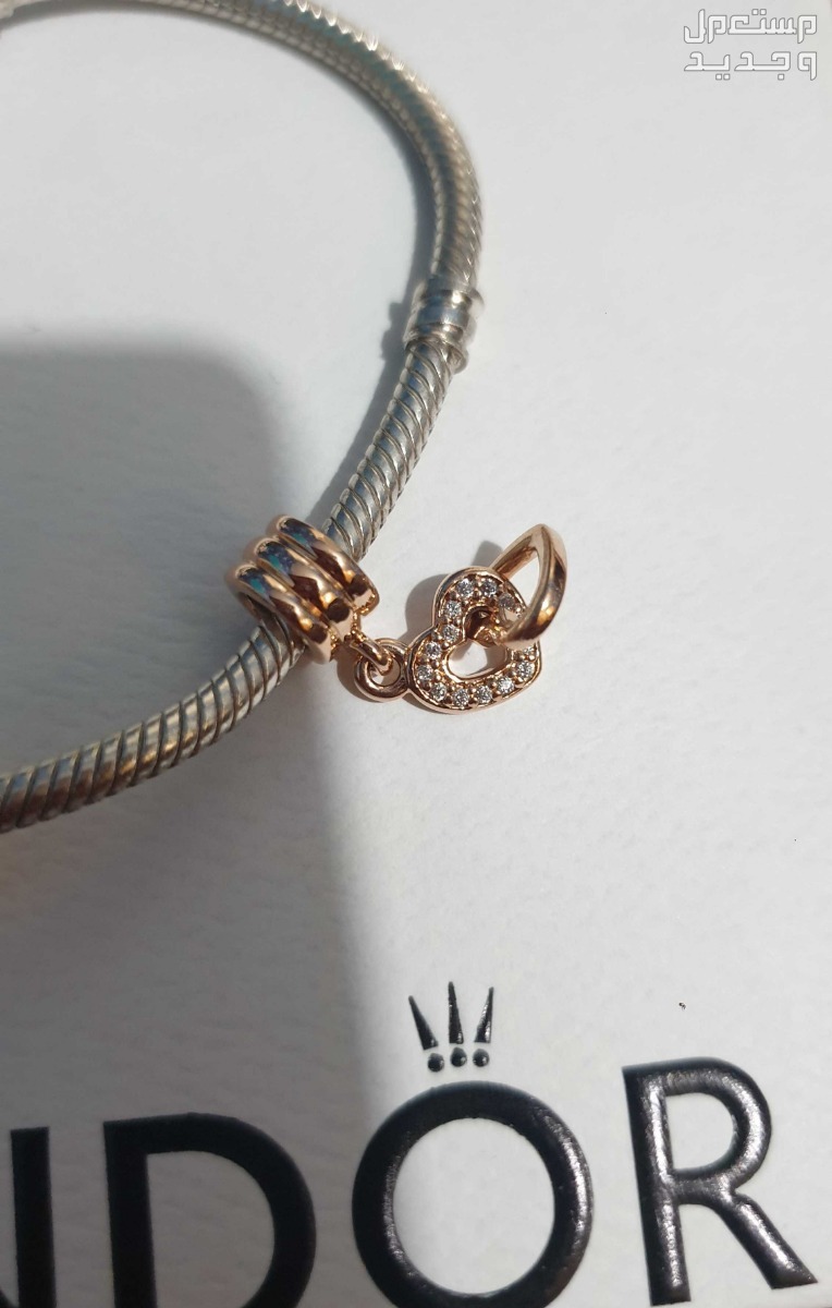 سوار فضة من بندورا بشكل قلب مع قطع اضافية   PANDORA Silver bracelet with heart-shaped clasp with some charms