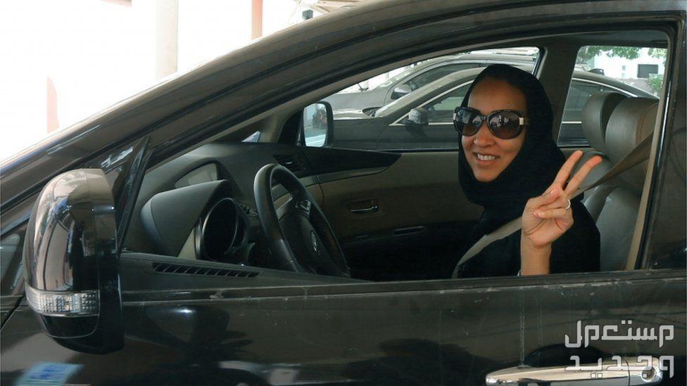 كم رسوم دله لتعليم القيادة للنساء في السعودية 2024؟ سيدة تقود سيارة في السعودية