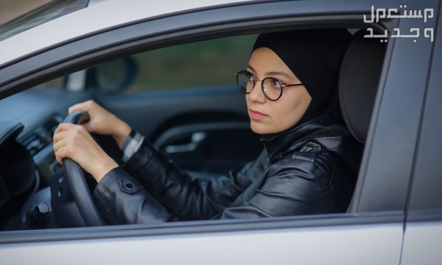 كم رسوم دله لتعليم القيادة للنساء في السعودية 2024؟ فتاة تقود سيارة في السعودية