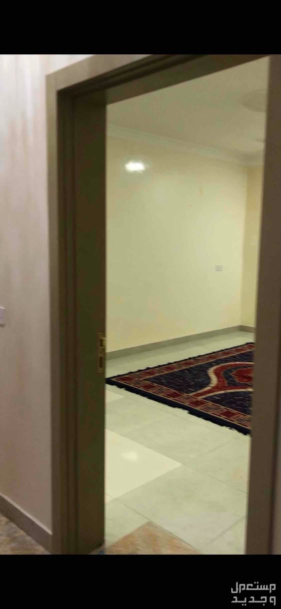 شقة للإيجار شبه مفروشة في مدينة حمد دوار 22 مقابلة جامعة البحرين طابق ثاني  بسعر 260 دينار بحريني