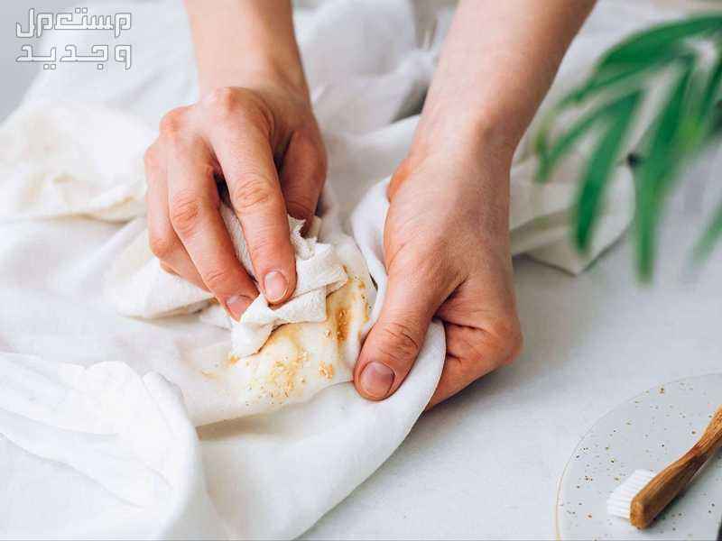طرق فعالة لإزالة البقع من الملابس الكتان بمكونات سهلة وبسيطة تنظيف البقع بالقطن