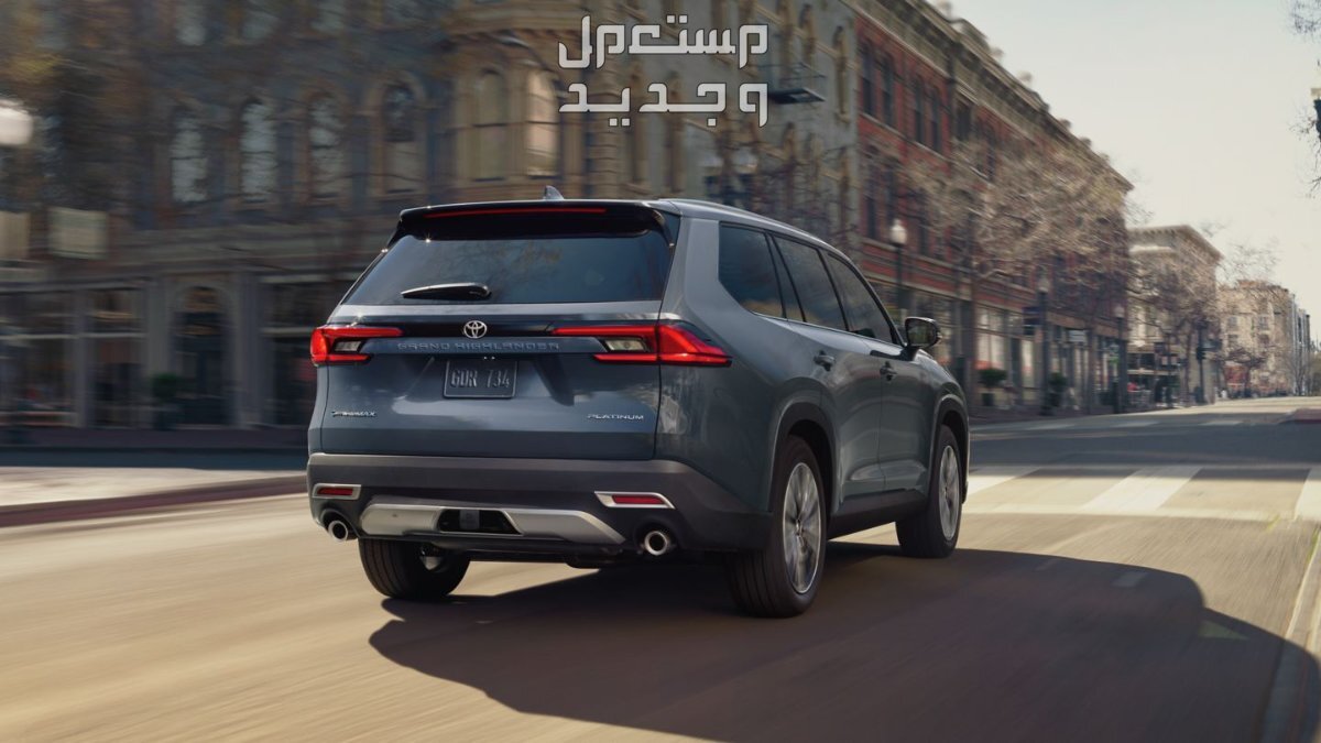 صور تويوتا جراند هايلاندر 2024 الداخلية والخارجية والوانها بأعلى جودة بتشوفها تصميم تويوتا جراند هايلاندر 2024 من الخلف