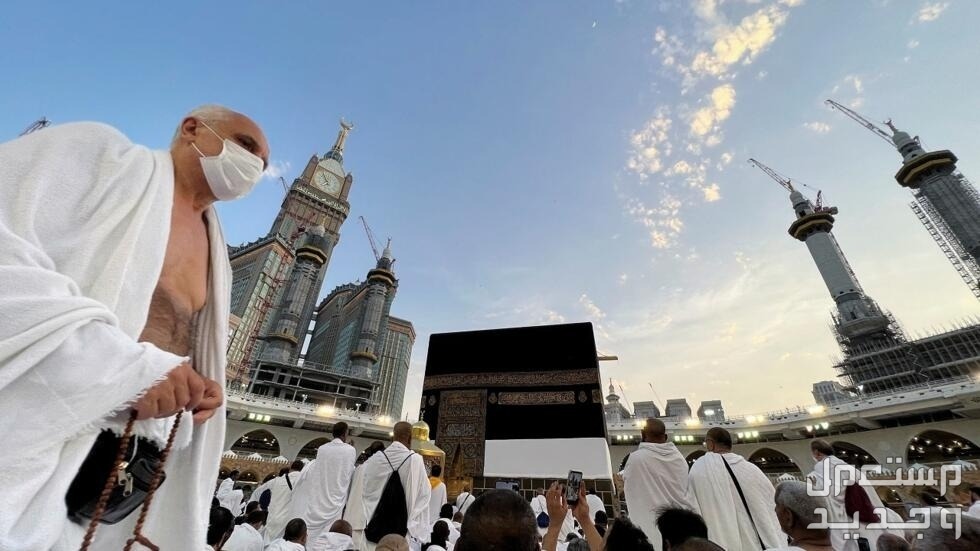 رابط منصة نسك للحج والعمرة وكيفية التسجيل 1445 الحجاج يطوفون حول الكعبة