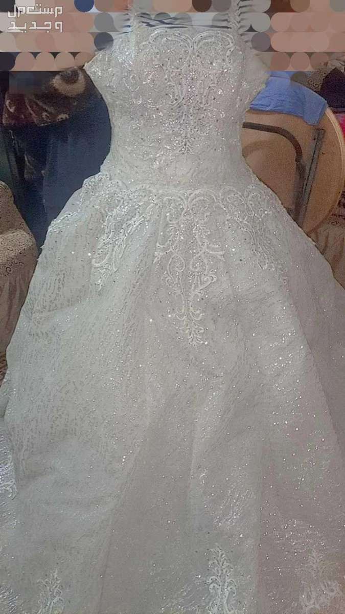 فستان زفاف كامل للبيع بكل مشتملاته