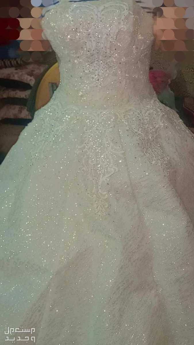 فستان زفاف كامل للبيع بكل مشتملاته