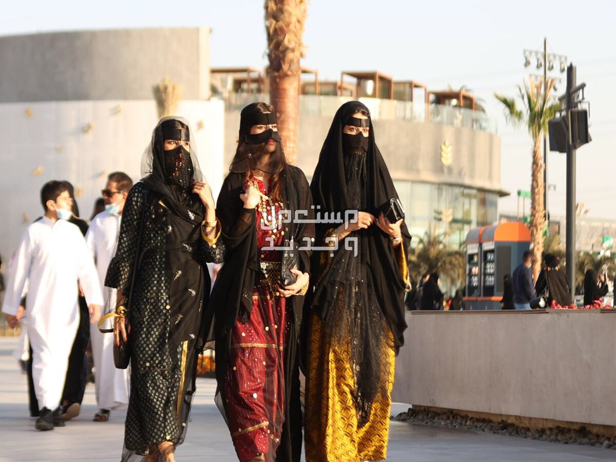 عروض يوم التأسيس ساعات وملابس بخصومات هائلة في تونس يوم التأسيس السعودي