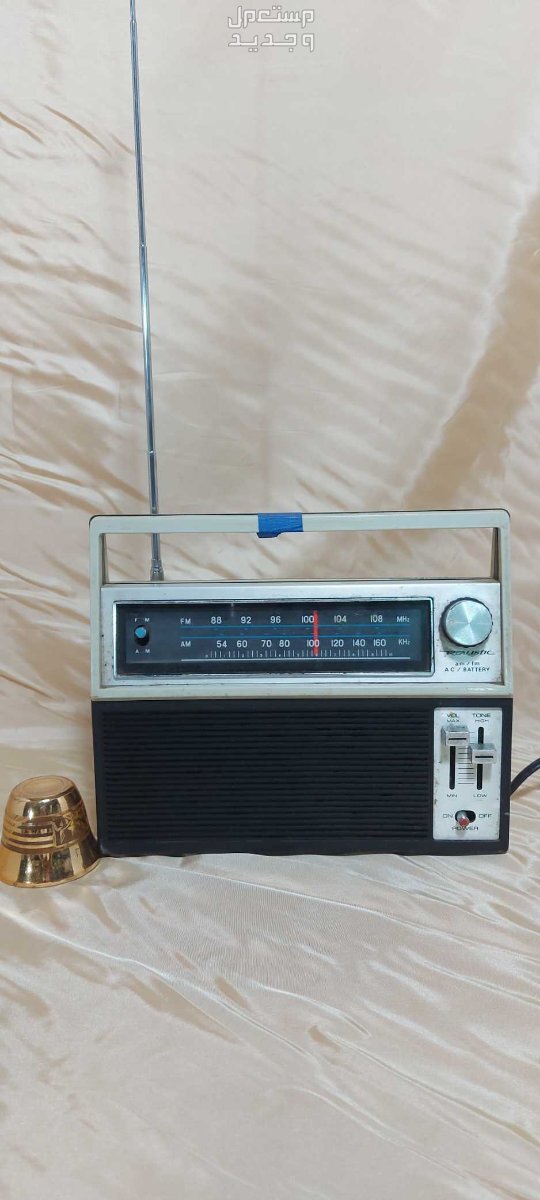 راديو قديم حجم وسط
