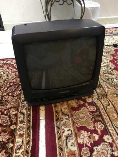 تلفاز قديم لعشاق التراث